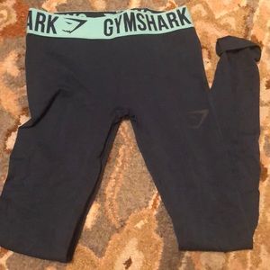 Gym shark leggings